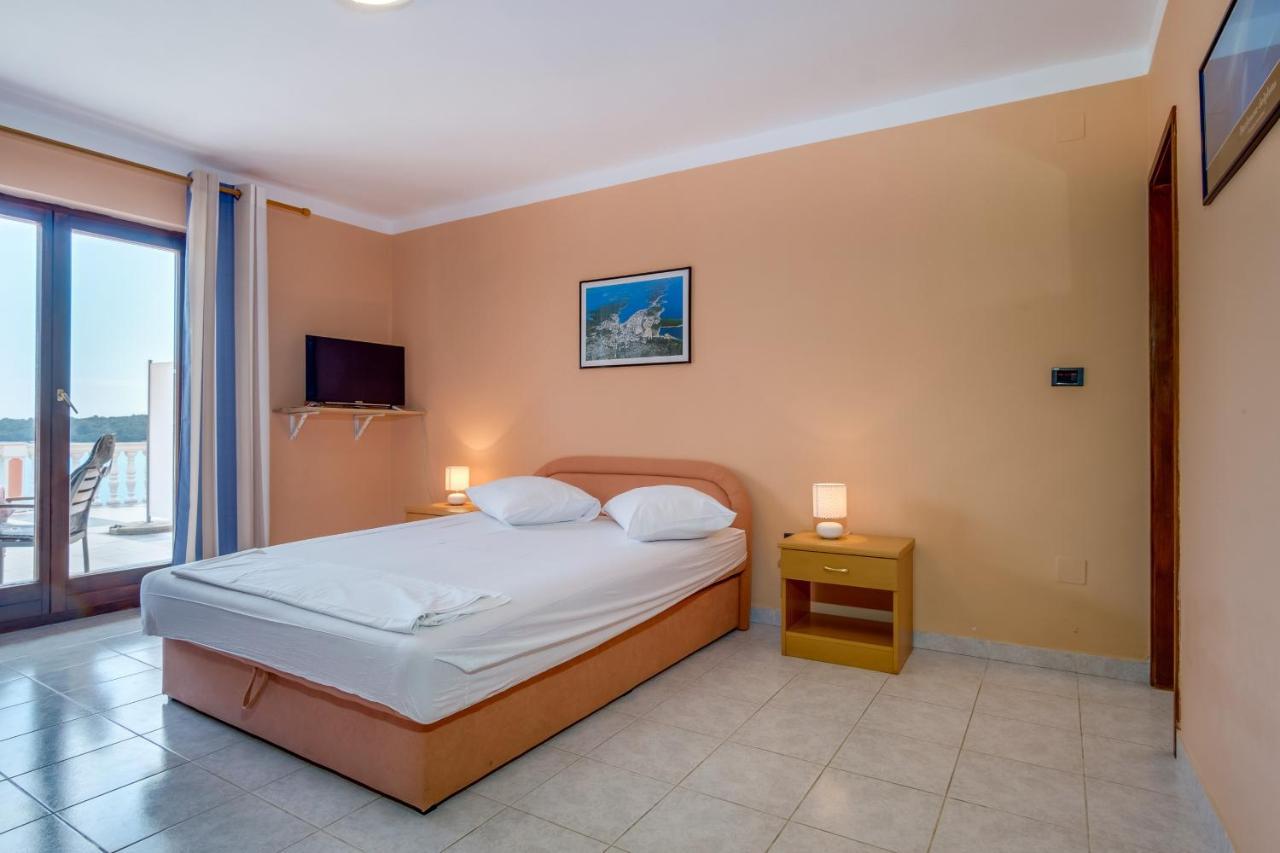 Apartments Villa Julija Mali Losinj Exterior photo