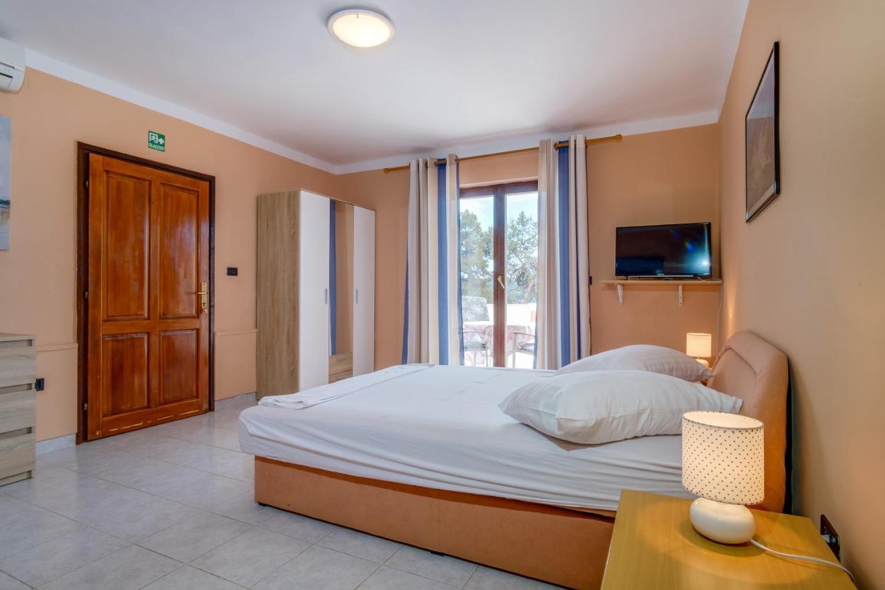 Apartments Villa Julija Mali Losinj Exterior photo