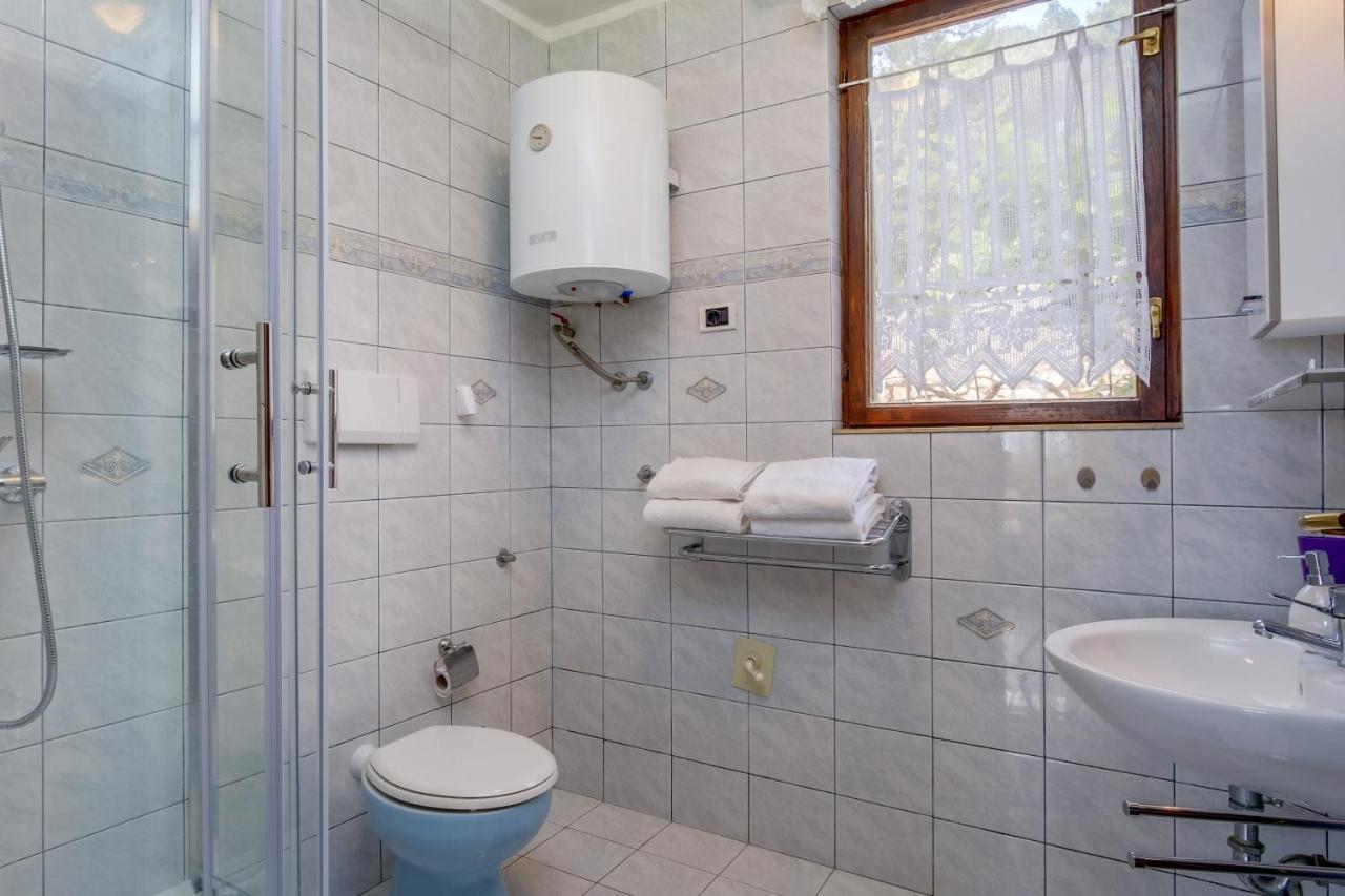 Apartments Villa Julija Mali Losinj Exterior photo