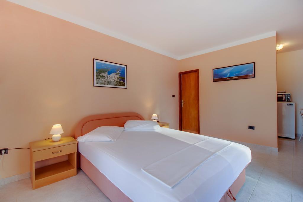 Apartments Villa Julija Mali Losinj Room photo