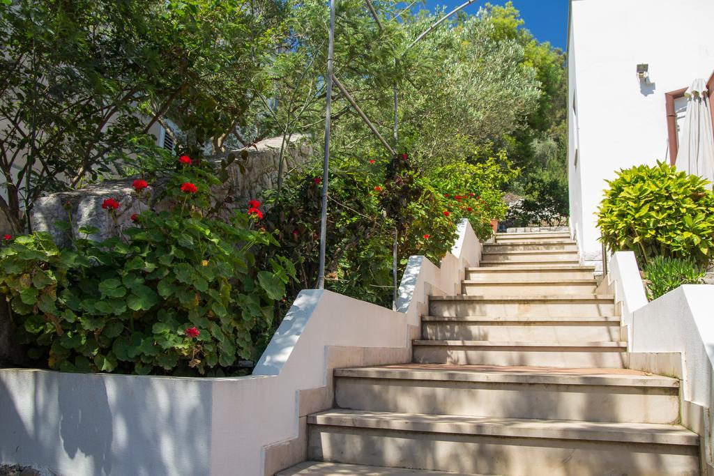Apartments Villa Julija Mali Losinj Exterior photo