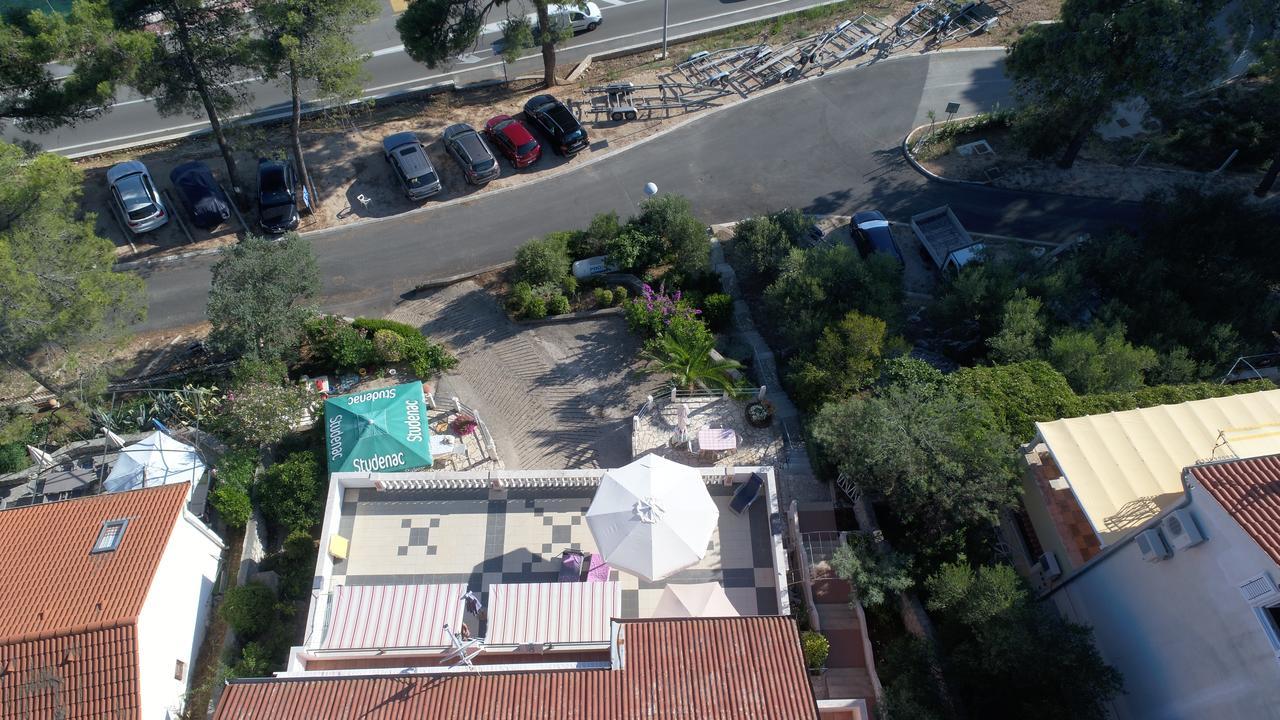 Apartments Villa Julija Mali Losinj Exterior photo